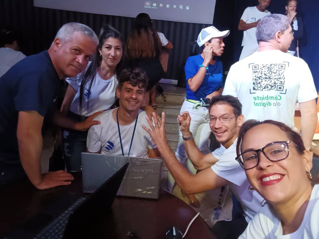 ETECSAGranma's tweet photo. Este 12 de agosto, segundo día de #FeriaTecnológica que inició con la transformación del programa radial @CMKXDigital En Antena. @LidiaHid @FonsecaOsmely @YanetsyTerry https://t.co/jJ80UqhGW4
