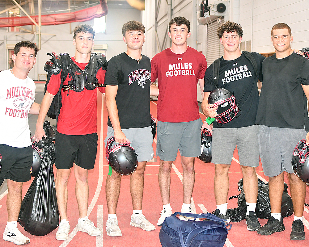 Muhl_Sports's tweet photo. We're back 😤!! #Muhlenberg football reported for preseason practice today! First home game is exactly a month away!

#CentConf #d3fb #RollMules @DigInMules @d3football https://t.co/eCELA4kZtP