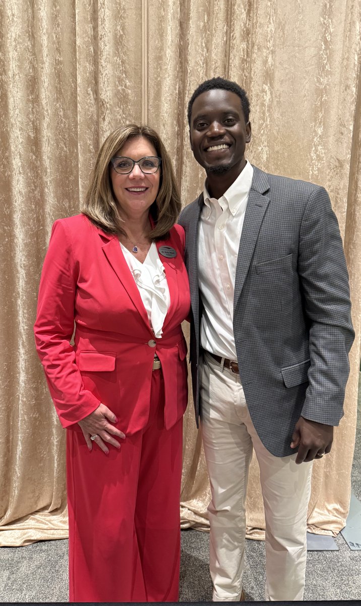 tridenttech's tweet photo. TTC was honored to have speaker @csingleton__2 share his heartening story with employees. He emphasized the impact employees can have by creating positive interactions with students. We appreciate Chris for sharing his inspirational message with the college. https://t.co/dKcxfOghbL