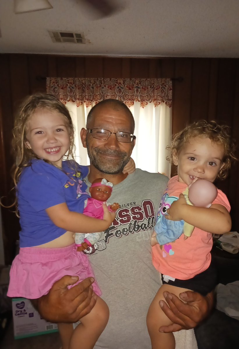 christowebb1's tweet photo. These are my girls in Alva Oklahoma https://t.co/LxceU2Lhd3