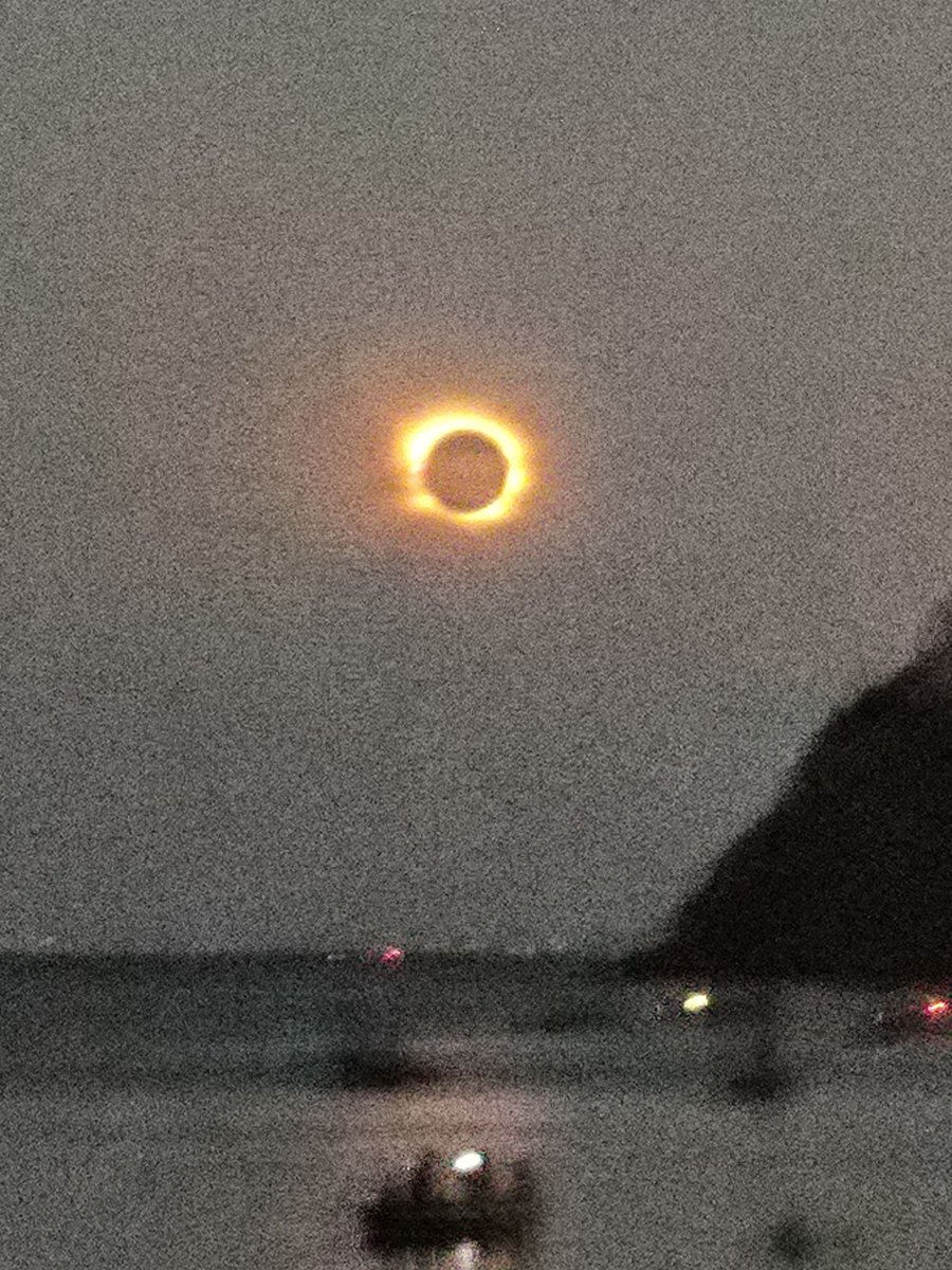 EnsenyatAntonia's tweet photo. El moment més emocionant quan  s'ha fet de nit i la gent ha aplaudit! Ara tornen tots, i la mar bull! 😅 https://t.co/HeKKNpQ2A7