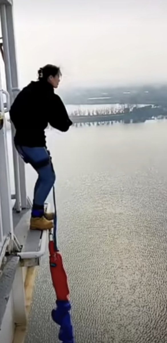 mery_em_1903_'s tweet photo. Akşamın serinliği huzur getirsin.
Günün bütün yorgunluğu hafiflesin.
Herkese ışığı bol,
gönlü rahat bir akşam diliyorum..

..Mutlu akşamlar..✨️

No Risk,no Fun..🪂🃏
Who would dare to do that..😊 https://t.co/Fd8aIGeteC