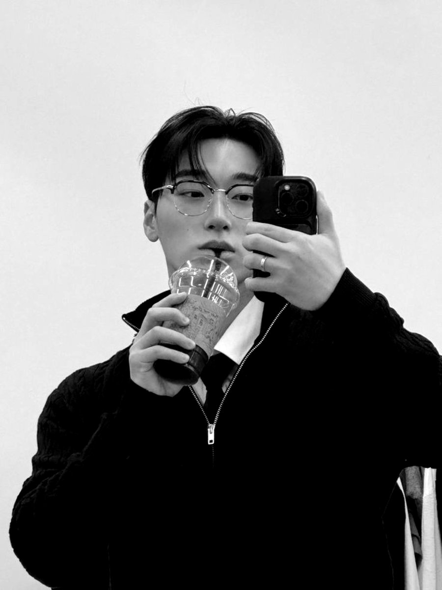 Jhonatandiu's tweet photo. ㅤㅤ
ㅤㅤ
ㅤㅤ•|enfim,mas uma noite cansativa,hj foi um dia muito bom e bem tranquilo bem na paz,estou muito feliz por concluir mas um dia! 
ㅤㅤ
ㅤㅤ https://t.co/45nlR5Nh9b