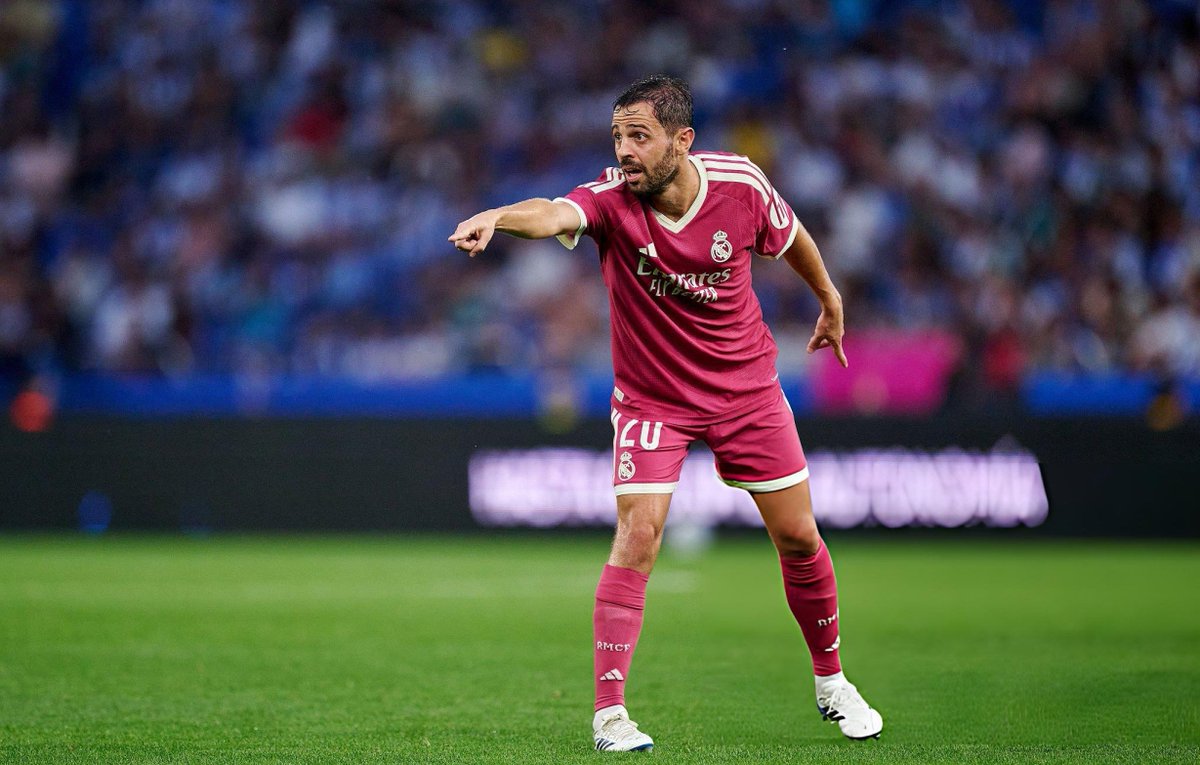 MadridXtra's tweet photo. Bernardo Silva is already a leader. 🤍 https://t.co/DlHYUTBbv8