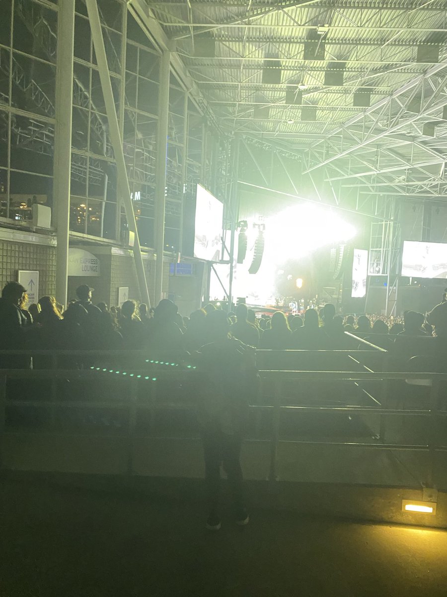 lynn_ashlee's tweet photo. Loved every moment @machinegunkelly Toronto Show! 1st one i got to see live! Can’t wait to see you play again https://t.co/MeDUElWir1