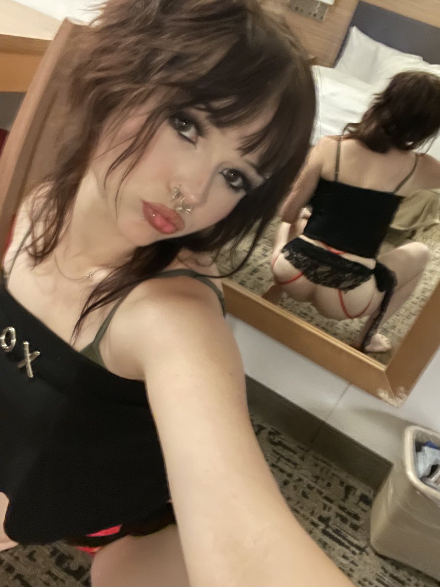 emmabrooksx15's tweet photo. imagine how cute we’d be if you acted right https://t.co/wz0CUPXaNd