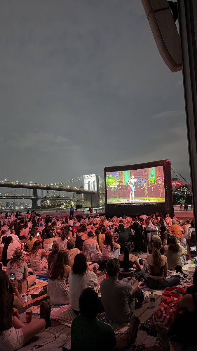 _Reese_cc's tweet photo. The scenic waterfront setting at The Fulton makes dining alone feel surprisingly cozy and full of atmosphere. After dinner, I took a walk around and came across an outdoor movie screening, which instantly brought me back to my college days and those simple, carefree moments 🤗 https://t.co/OwBuTL0iQ8