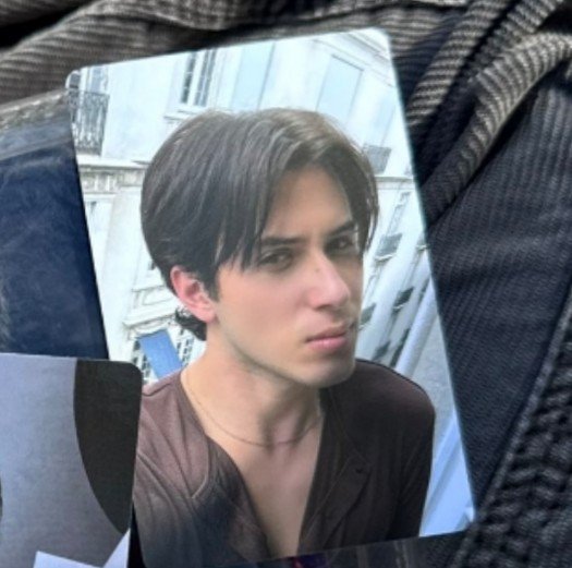 aramburupics's tweet photo. his photocards are so ?(#+$(*#( 🌼 https://t.co/LncSzxyh4w