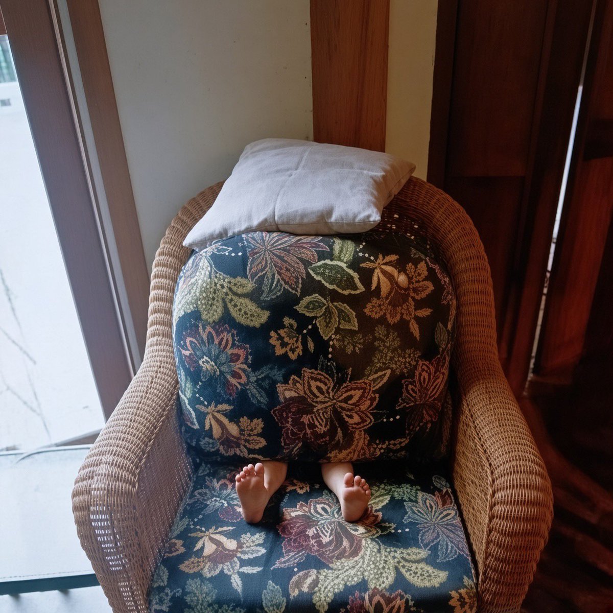 mymomcare's tweet photo. When your grandchild hasn’t quite mastered hide and seek😂❤️ https://t.co/WTtYronZwC