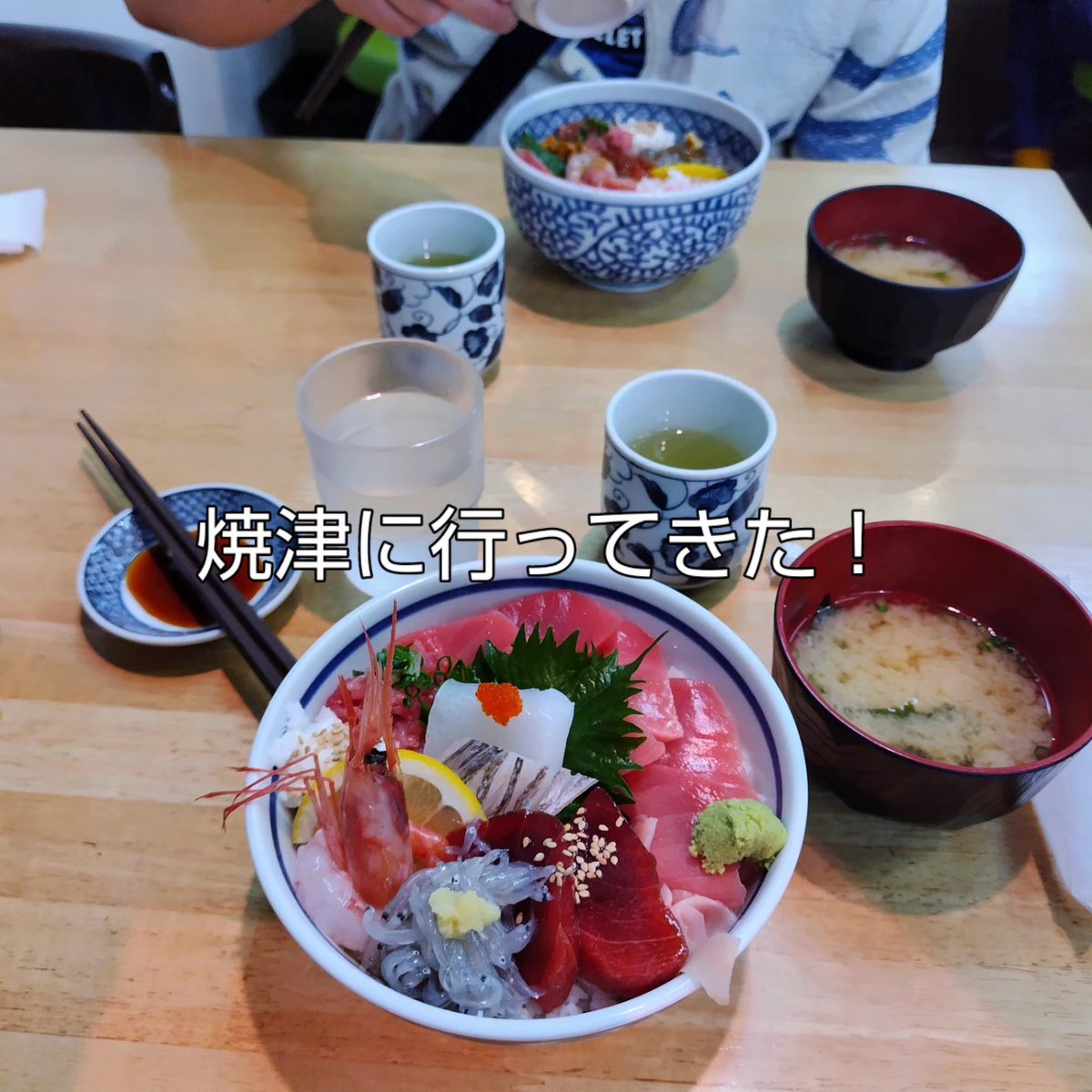 marimari5081's tweet photo. 家族みんなで、焼津旅行してきたー！奇跡的にみんな揃ったw
しかも、主人の運転で。
パパ、ここまでよく頑張ったよ。
今でも、クソ人生だ！
って言ってるけど、ボチボチ行こうよ。 https://t.co/sIDOaLdiZj