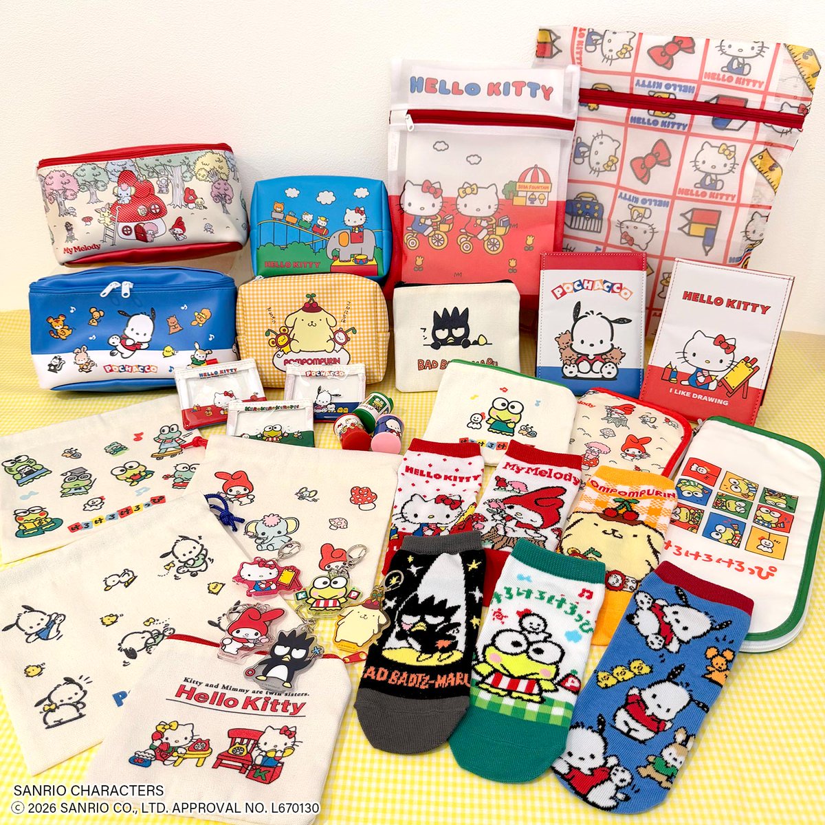 sanrio_news's tweet photo. サンキューマートから、サンリオキャラクターズの限定グッズが登場！
日常使いにぴったりなアイテムが揃っているよ♪
平成レトロなデザインがかわいいね♡
全国のサンキューマートで順次発売！
公式オンラインショップでも販売中☆
https://t.co/CzBS7Vm6ip https://t.co/MOz7brlptY