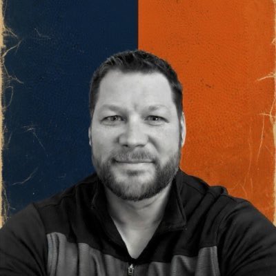 clawsupbeardown's tweet photo. Not invited to the tailgate. https://t.co/vrbCRw52Zt