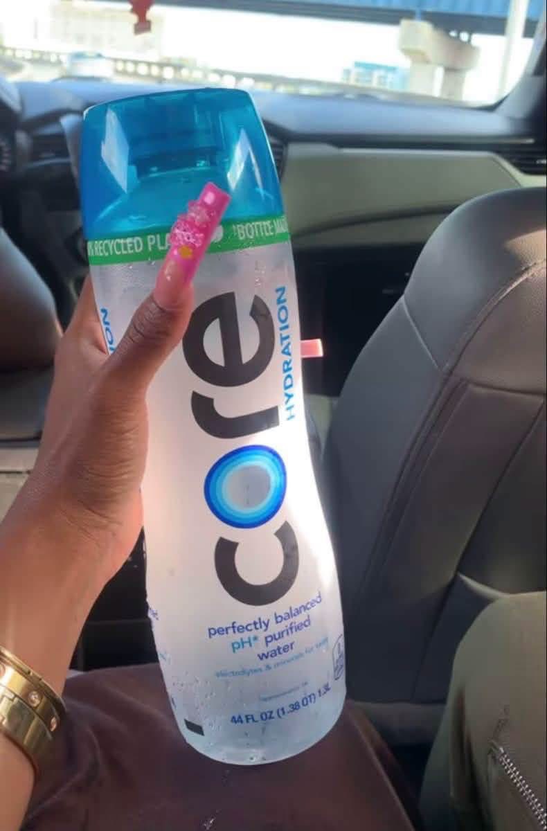 layxsnv's tweet photo. Ice cold water don’t stand a chance around me 🥵😂 https://t.co/VGDQoJRcE1