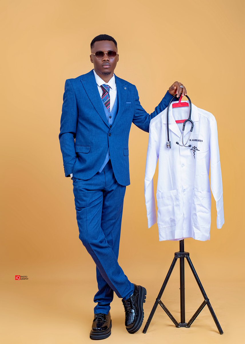 FaruqAkangbe's tweet photo. Locked in so hard i became a doctor. 
Doctor Akangbe Faruq Biodun 🩺
MB;BS (OSOGBO) Pioneer set. 
First of his name 💨

#primusmedici #uniosunfirstmbbsinduction https://t.co/kCPJmvrPJi