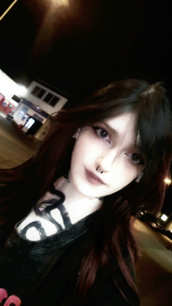 sm0ltiddyg0thgf's tweet photo. Hello im out why is it bright everywhere https://t.co/eHIWnoaUsP