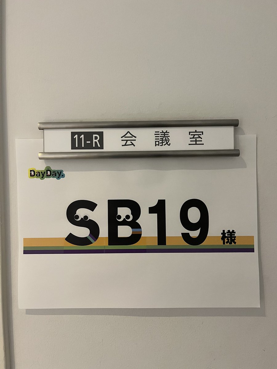 INTSonyMusicJP's tweet photo. ／
5人組P-POPグループ #SB19 
本日10:25〜 DayDay.生出演！📺🔥
＼

サマソニ 、ファンミを控えるなか、
日本のテレビに初生出演㊗️
最新曲「LAWLESS」を披露します🐐

ハッシュタグ #SB19DayDay. で盛り上げよう！🎶

@SB19Official 

#DayDay.
#SB19日本 https://t.co/DiIFUAE4gm