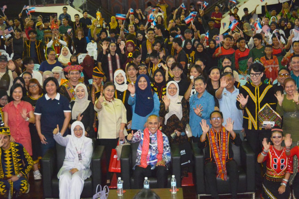 MohdShukriYajid's tweet photo. Delighted to officiate the Sabah Ethnic Festival 2026! Now in its 4th year, the festival was a wonderful celebration of Sabah’s rich heritage &amp; traditions, bringing everyone together to appreciate the cultures and diversity that make Sabah truly special. @MSUmalaysia @MSUCSabah https://t.co/LS1frMOGXG