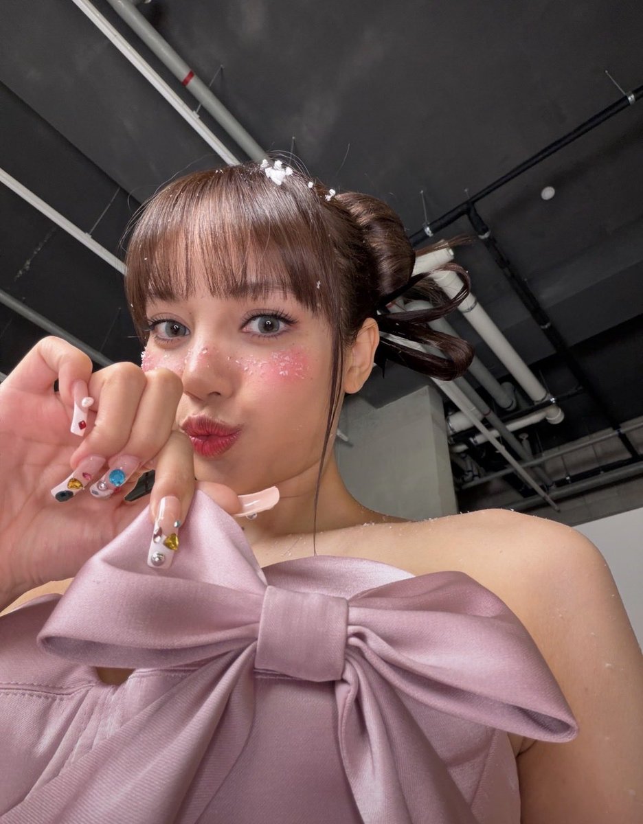 maud_may76009's tweet photo. Always be with you #Lisa

#LaLisa #LisaLisa #BlackPink #BlackPinkLisa #LoveLisa #CuteGirl 
#YourSmileMadeMyDay https://t.co/brO7Nr6PW4