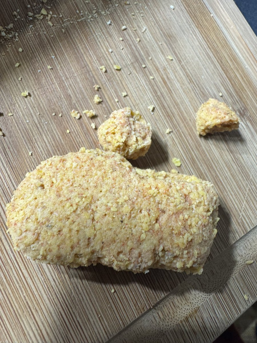 Neubauer248's tweet photo. @Doritos what is this? Why is there chicken nugget in my bag or is that clump of seasoning? https://t.co/RN2gzYT3XZ