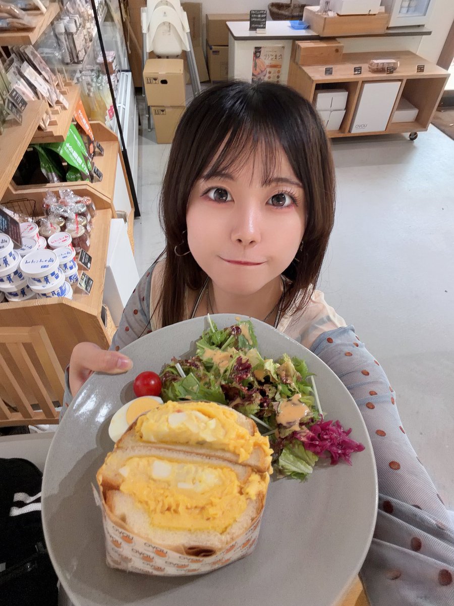 satou_rara's tweet photo. おっはよ〜！！

遠征先で食べたたまごサンド美味しかったあ🥚
美味しいものたくさん食べれるのって幸せだよね~🤤🤤🤤

今日も1日元気に頑張ろう❣️ https://t.co/9ABC4OuAvw