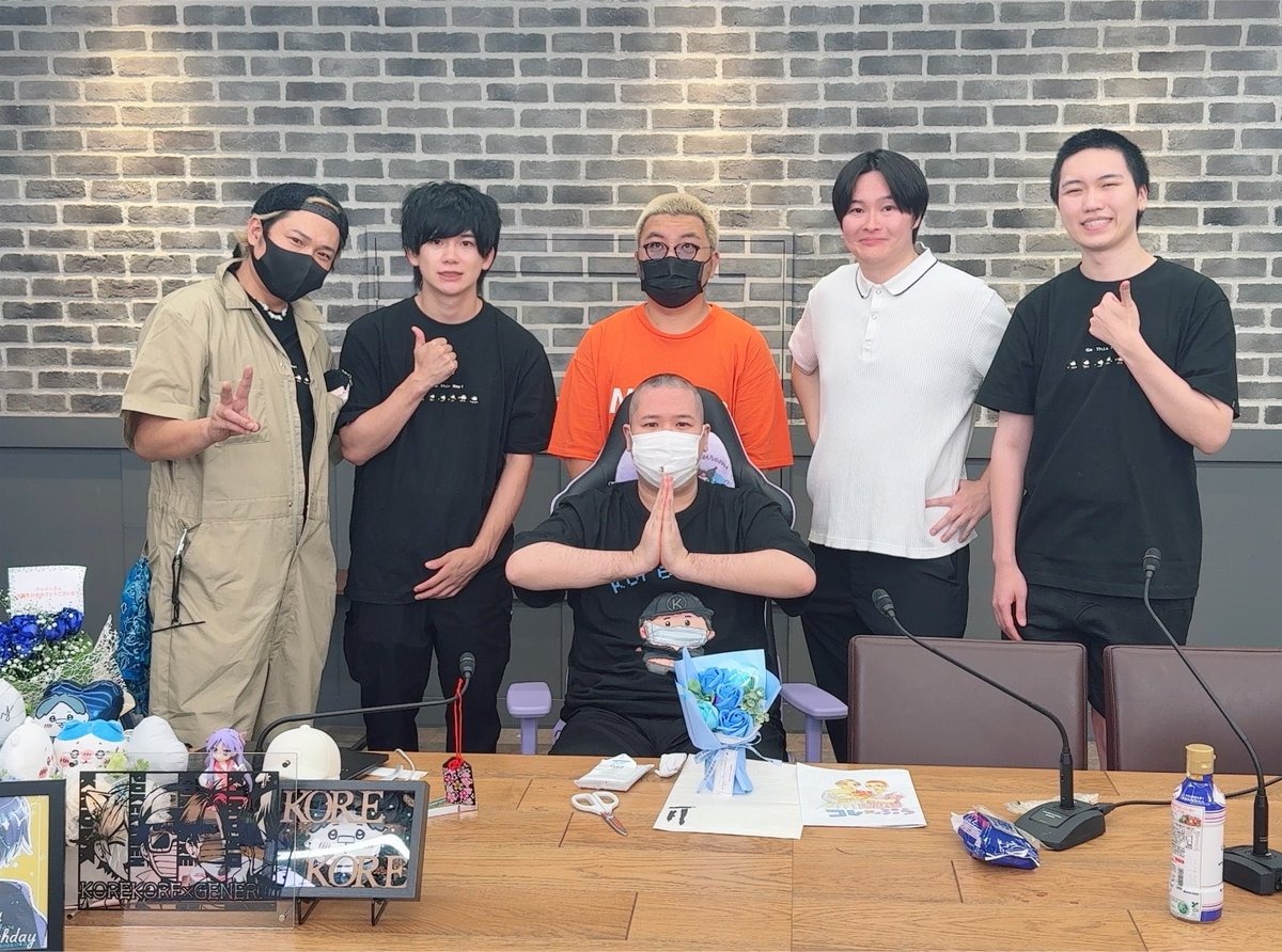 NIPHAELxR's tweet photo. 今年もコレリスさん達の想いのこもったプリゼントを大切に開封させて頂きました！
コレコレさん誕生日おめでとうございます！長時間お疲れ様でした😌🤝😷

#コレコレ https://t.co/3mCiPgWPvG