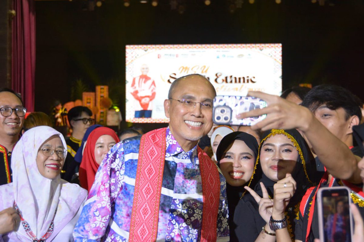 MohdShukriYajid's tweet photo. Congratulations to the committee, for making the @msumalaysia Sabah Ethnic Festival a meaningful celebration. Kudos for championing cultural appreciation while advancing our shared commitment to the #SDGs and shared purpose. https://t.co/n4imbnpKp4