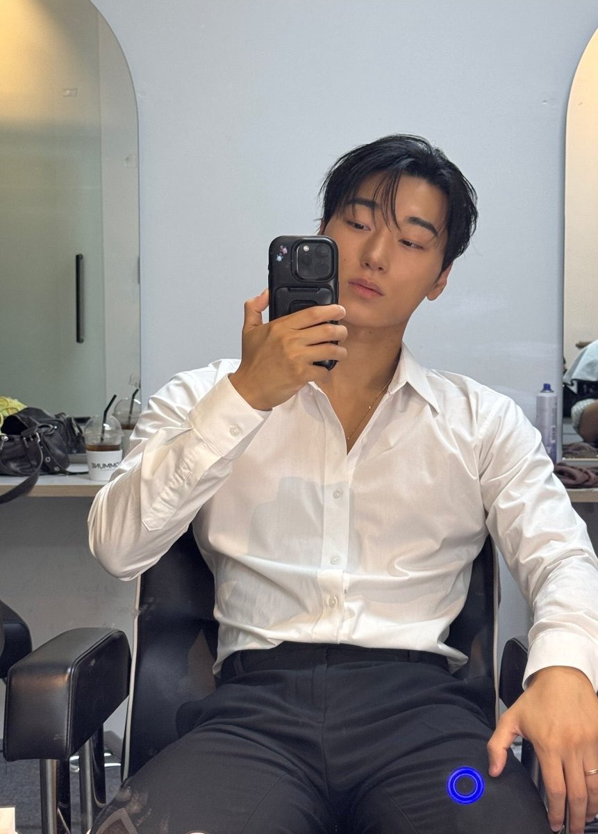 30jti's tweet photo. Hello, good morning? https://t.co/g7sgdupsfR