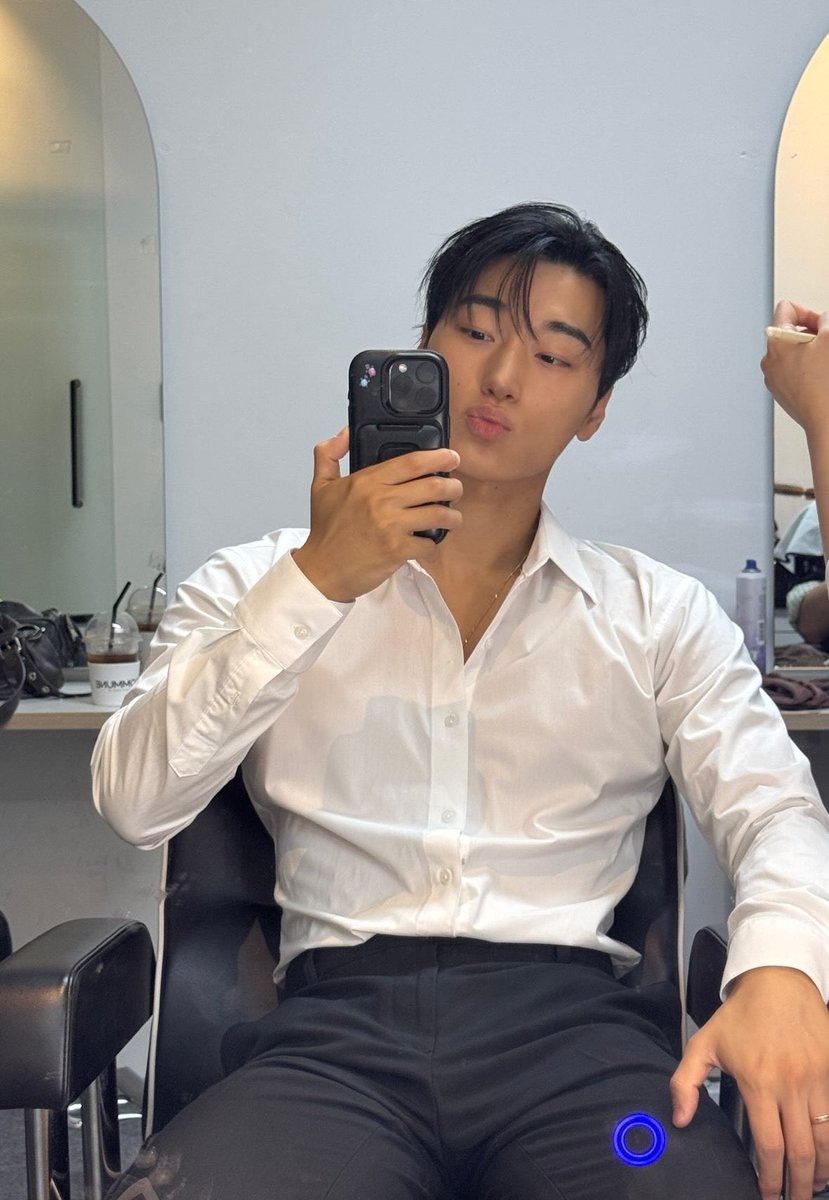 30jti's tweet photo. Hello, good morning? https://t.co/g7sgdupsfR
