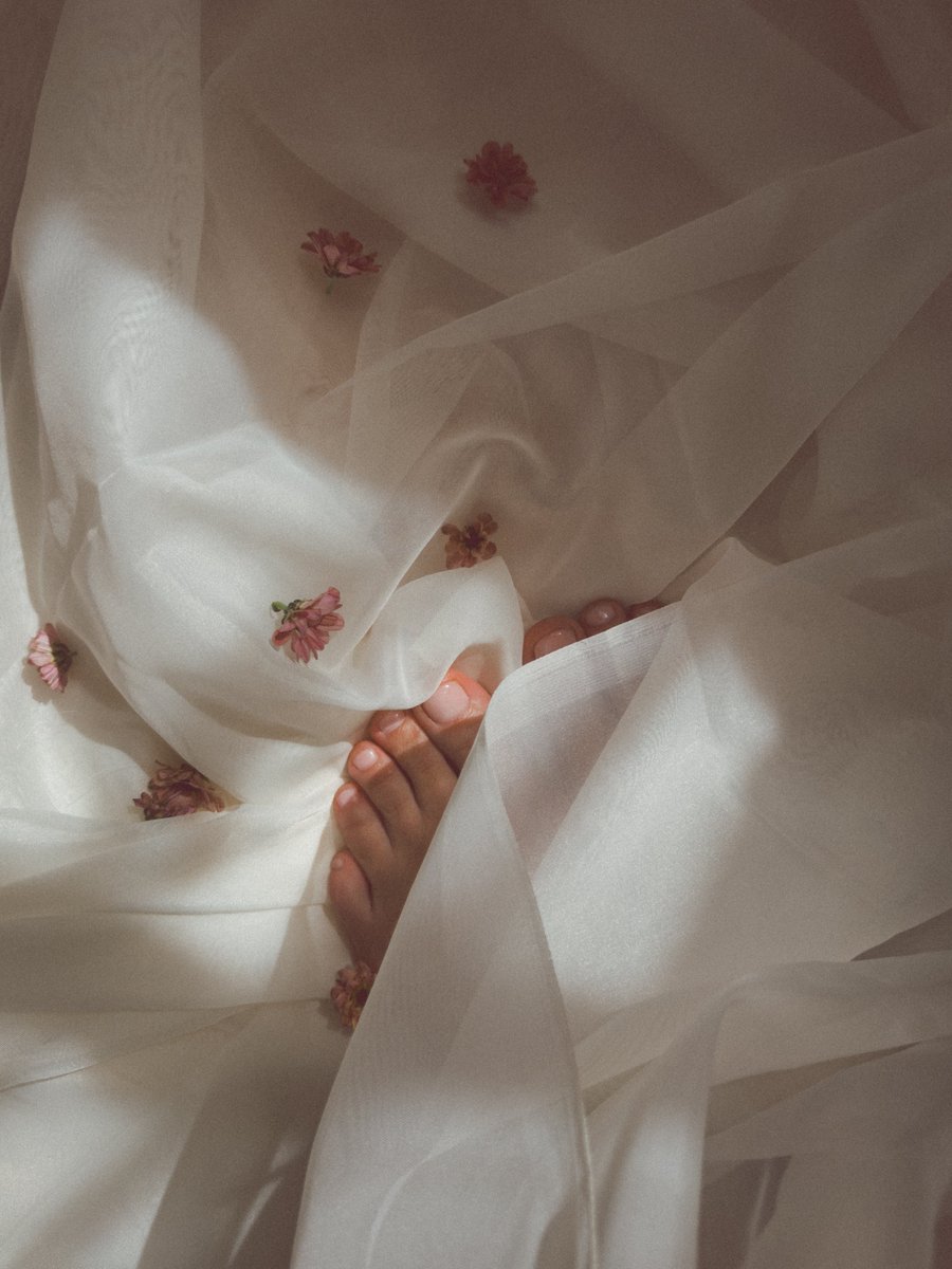MissLilithXest's tweet photo. Soft light, sheer fabric &amp; fresh flowers between my toes 🌸 A dreamy morning ritual - new set now live on my FeetFinder; link in bio 🤍
#feetfinder #footmodel #barefoot #FeetLovers https://t.co/0hM4fnYZ3f