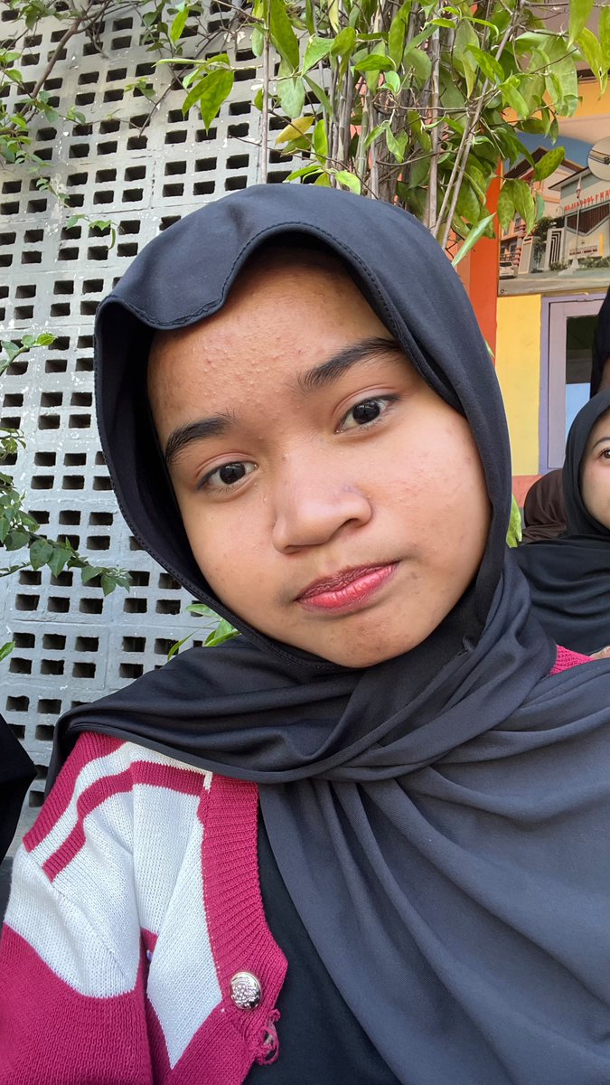 auliajee455's tweet photo. capekk reks 2km jalan pake flatshoes https://t.co/TByUVxVfli