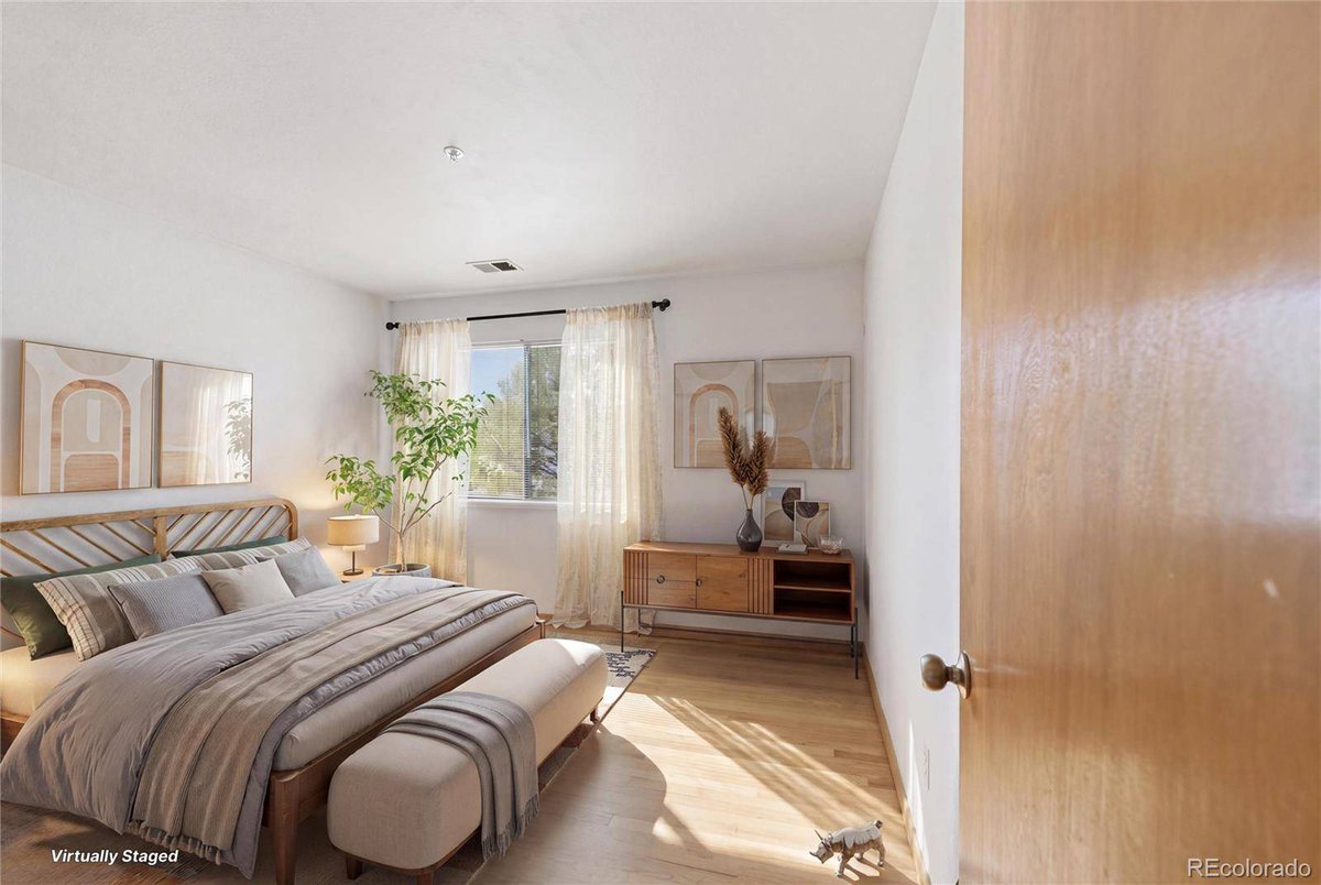RhinoRealtyPros's tweet photo. South Boulder condo under $300k! 5510 Stonewall Pl #24 is live at $275,000 featuring 1 bed, 1 bath, stone fireplace, and a private covered garage space. Call Rick Cavallaro at 303-641-1632 for details! #BoulderCO

See more here: https://t.co/iLsuPlxfPR https://t.co/KGyhJEeBbx