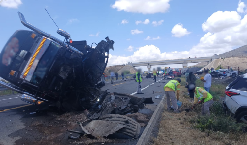 GN_Carreteras's tweet photo. #Tomeprecauciones en #Puebla se registra cierre total de circulación por #AccidenteVial cerca del Km 009+800 de la carretera Cuacnopalan-Oaxaca con dirección Puebla. Se orienta a la ciudadanía #Rutaalterna por carretera Tehuacán-Puebla. Atienda indicación vial. https://t.co/cgpYtP4ecn