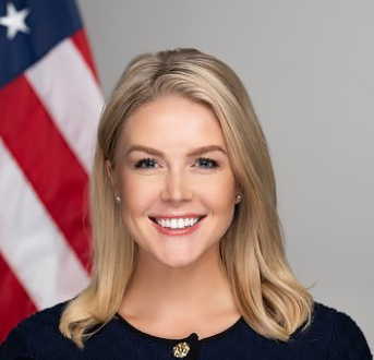 AmericaPapaBear's tweet photo. Who was the better White House Press Secretary?

Karoline Leavitt or Kayleigh McEnany? https://t.co/RPPRV6TiuR