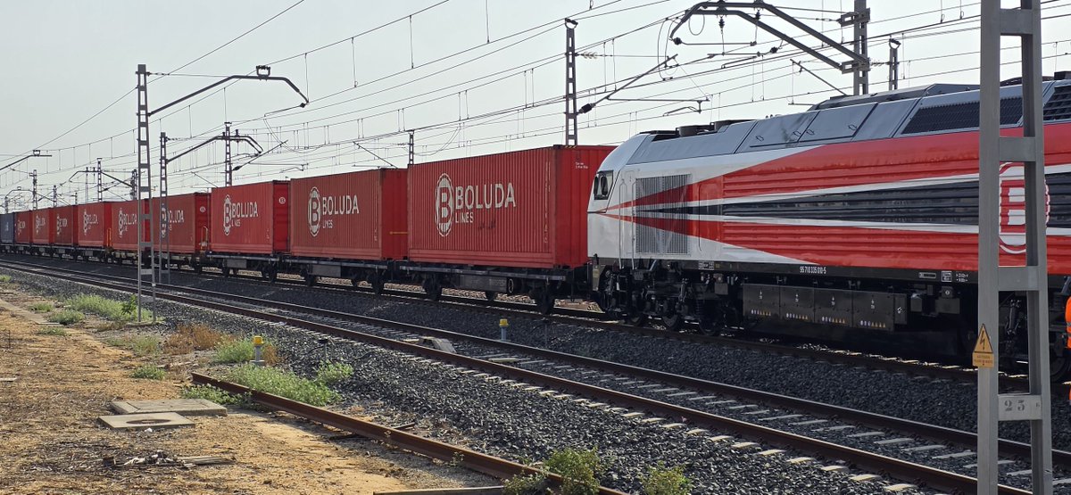 container_news's tweet photo. #Boluda #Shipping expands #intermodal #rail operations
https://t.co/xft4ApMwHX https://t.co/zq1rmRBnim
