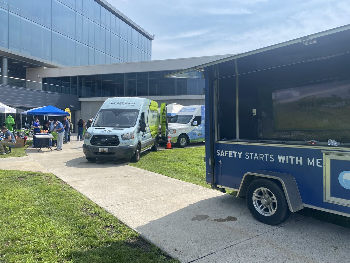 ShirleyContract's tweet photo. Great day at @washingtongas's #811Day celebration! Proud to join industry partners in promoting #safedigging practices and awareness of Miss Utility laws. Thanks to Virginia 811, Miss Utility (MD, DC &amp; Delmarva), UtiliQuest, and everyone who helped make the event a success. https://t.co/QI7StL5ByW