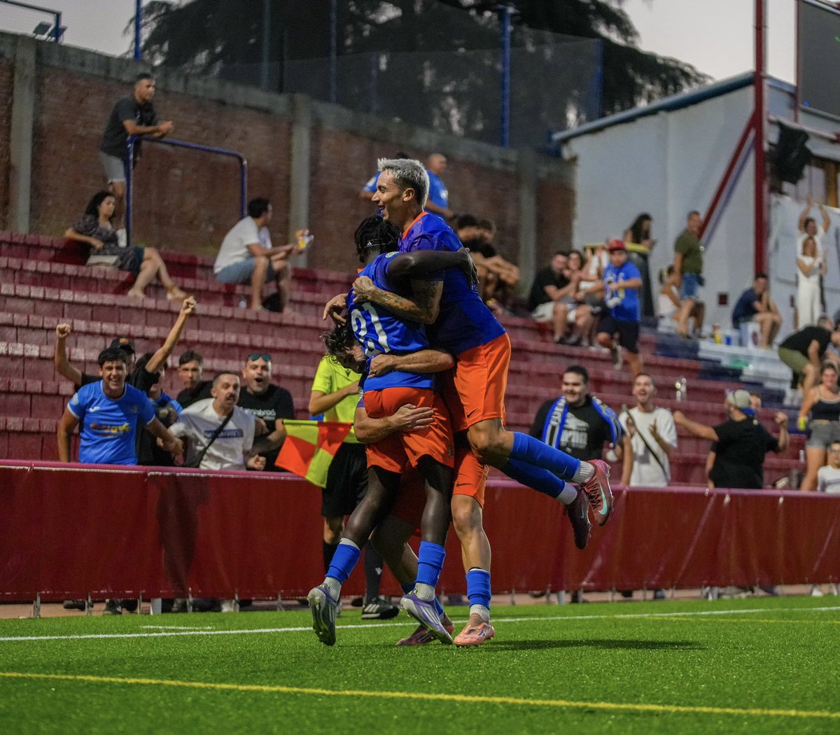 Fuenla's tweet photo. ⏱️ 90’ | 1 - 2 |
⏱️ FINAL
¡VICTORIA DEL FUENLA! 💙🔥
Una victoria de muchísimo trabajo y esfuerzo. El equipo creyó hasta el final y se lleva la recompensa.
¡VAMOS, FUENLA! 💪
#moscacff https://t.co/oudLxam9Ap