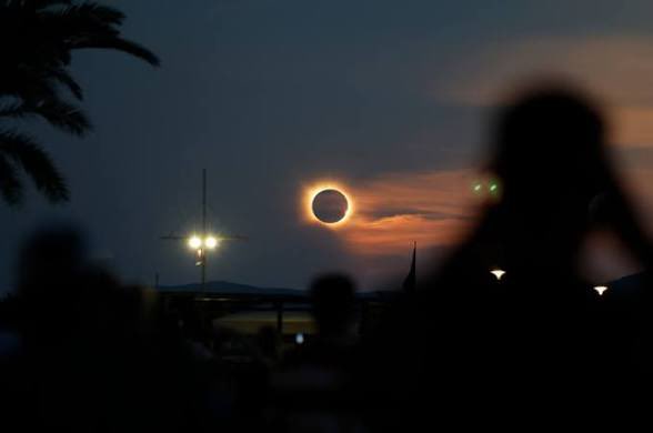 pause_cafe221's tweet photo. Sen eclipse bi amone tay 
Bane heure la wone ? 
Dafa tass wala ? 
Xana sunu kogn amoul wone ? https://t.co/U0W4zvMHbs