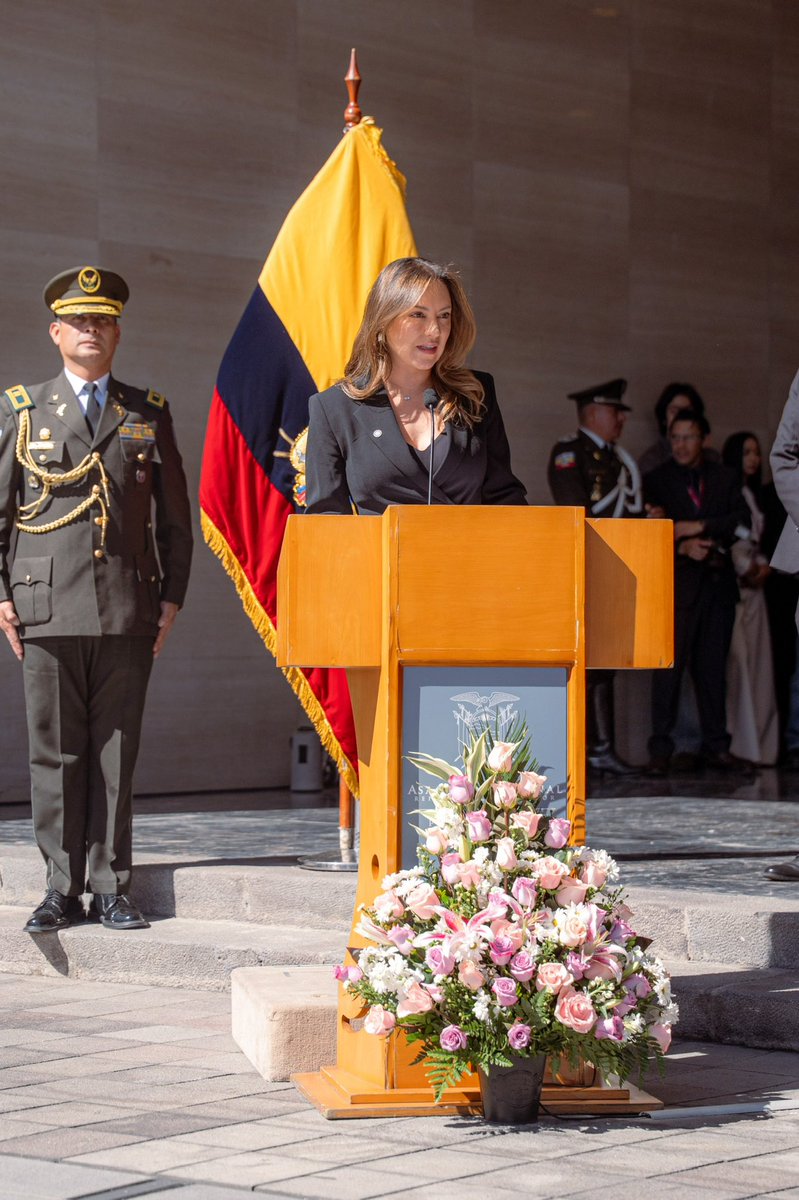mishelmanchenok's tweet photo. Retorno a la Presidencia de la Asamblea Nacional con la responsabilidad de estar al frente de una de las instituciones más importantes del país.

Hoy, en la Ceremonia de Relevo de Guardia de la Escolta Legislativa, reafirmé ese compromiso. También socialicé con los presidentes de las comisiones una nueva herramienta para el seguimiento y control de la gestión legislativa y dirigí la Sesión 114 del Pleno.