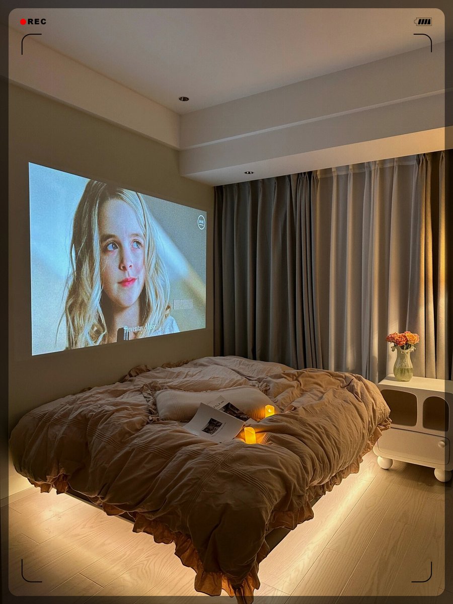 ChueHermony's tweet photo. Spent the whole evening building a pillow fort with my person—stole half their chips and they stole my hoodie. Perfect chaos, 10/10.， https://t.co/NeR1tpTG6r