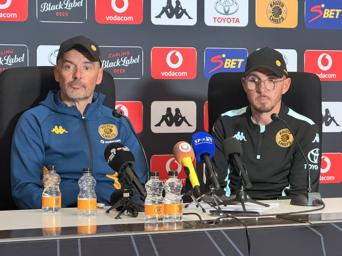 Velile_Mnyandu's tweet photo. “We will be coming up against the best team in Africa, the champions in Mamelodi Sundowns. We will also bring a game of that standard” ~ @KaizerChiefs head coach Fernando Da Cruz on Saturday’s game vs @Masandawana. 

#SABCSport411 | @AFC_2025 | #PSL30 https://t.co/VcLLpwmEMM