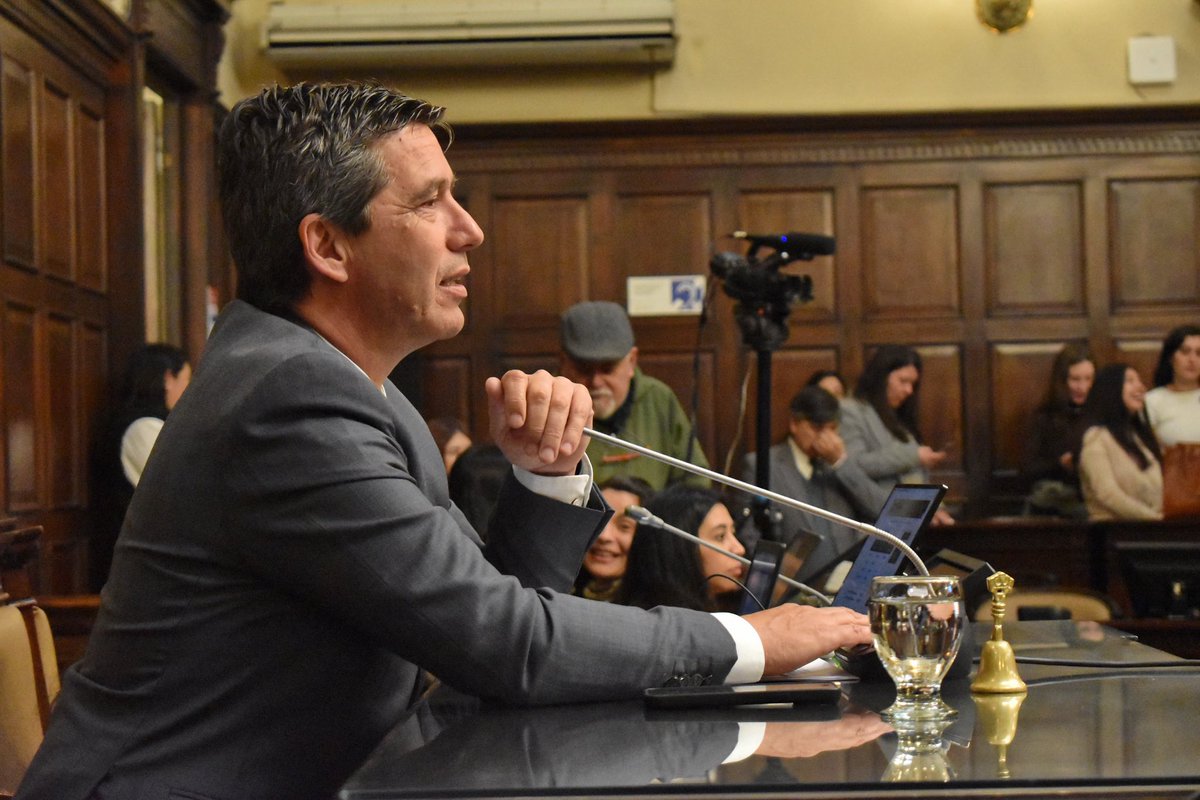 petilombardi's tweet photo. El barrio es para los vecinos, no para los delincuentes. 

La Ley Antiaguantaderos convierte en política de Estado una herramienta que ya venimos aplicando, para recuperar espacios utilizados por el delito y devolver tranquilidad a la gente. 

Hoy dimos el primer paso. https://t.co/3RTEjobEO4