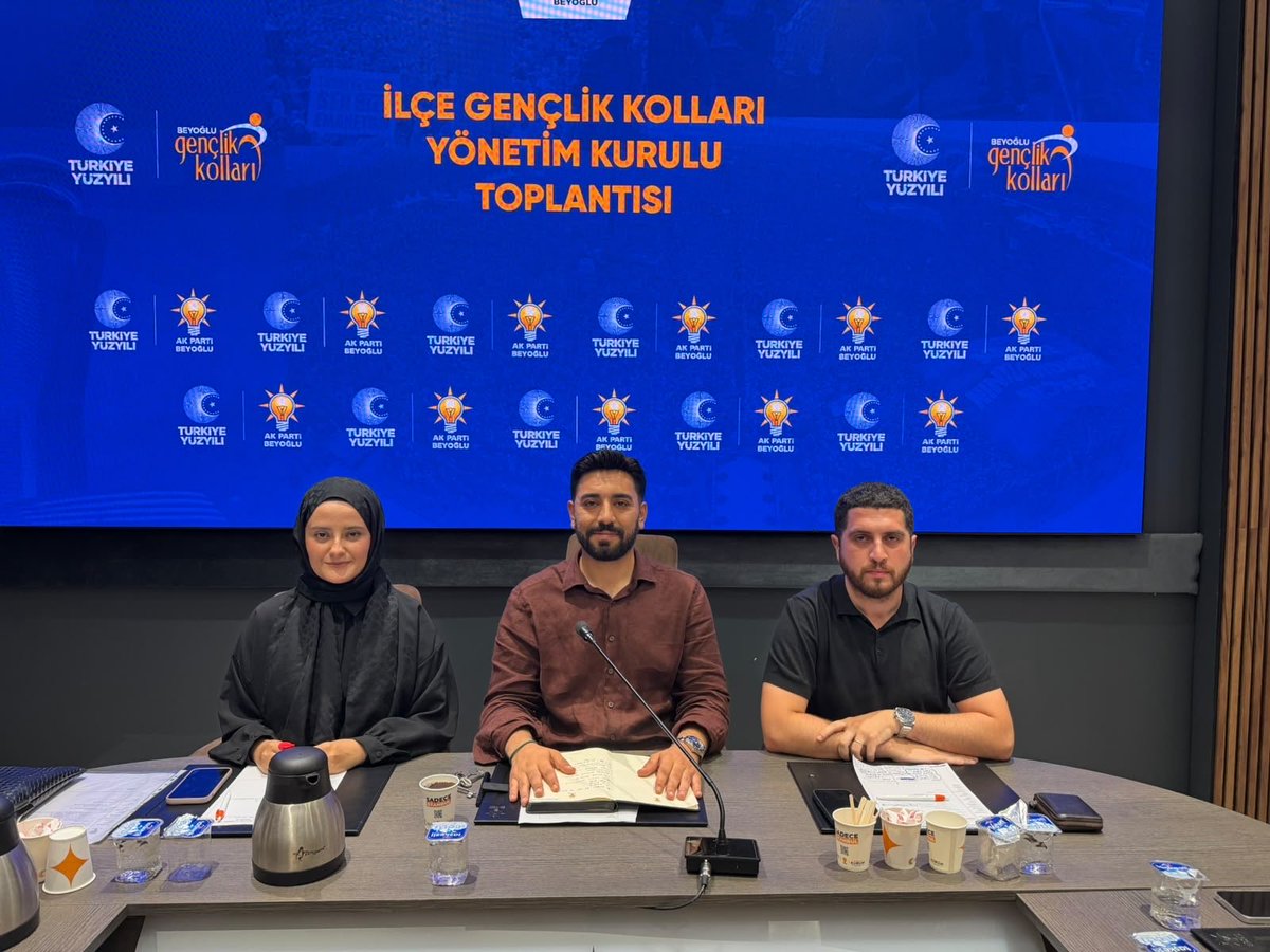 beyogluakgenc's tweet photo. Haftalık olağan yönetim kurulu toplantımızı ilçe gençlik kolları başkanımız başkanlığında ve teşkilatımızın kıymetli mensuplarıyla ilçe başkanlığımızda gerçekleştirdik. https://t.co/DevDdtix9V