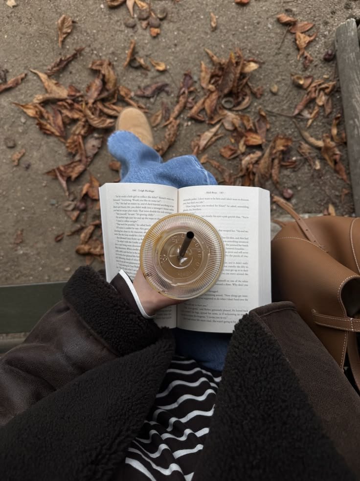 talya9646171863's tweet photo. Just a few more weeks until our favorite season 🍂☔🧣 https://t.co/DMUQdmUxvp