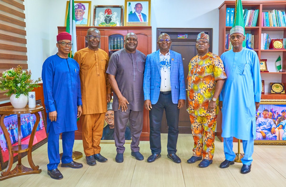 amcowafrica's tweet photo. Nigeria reaffirms its commitment to Africa’s water & sanitation agenda as AMCOW Secretariat briefs the Honourable Minister, Engr. Prof. Joseph Terlumun Utsev, ahead of the #AWSSLS2026 in Kigali, 17–21 Aug. https://t.co/tUAAWVWJEj