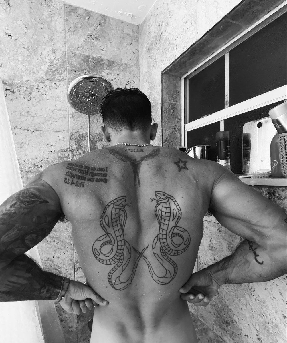 yosoysebi's tweet photo. heard you like backs https://t.co/6jGqH2Oqbg