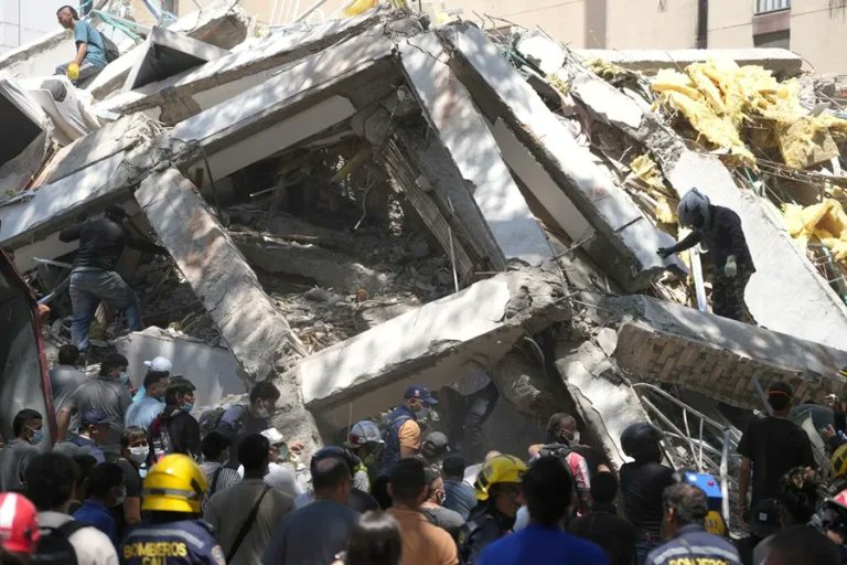 teleSURtv's tweet photo. 🚨 Terremoto en Colombia deja 239 fallecidos y 287 desaparecidos
🔴 La UNGRD reportó 3.755 heridos, 49.214 personas y 24.324 familias afectadas, y 140 edificios colapsados. ¿Cómo responderá el Gobierno ante la emergencia?
#Colombia #Terremoto #UNGRD #teleSUR #12Ago #EstamosConColombia
https://t.co/AAbyM3ZMom