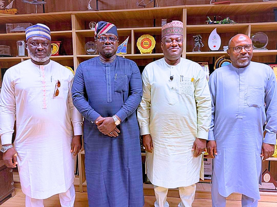 ProfAAKana's tweet photo. #PhotoNews 
Today I paid an unscheduled and surprised visit to my elder brother, Dr. Ibrahim Abubakar Kana, Permanent Secretary, General Service, in his office. https://t.co/Emj0KUenmT