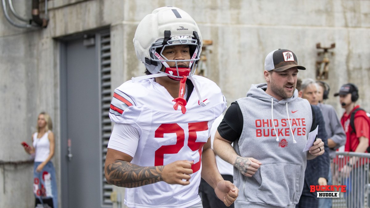 TJwarner_'s tweet photo. Freshman CB Jay Timmons has lost his black stripe
One young guy that is very much so pushing for a starting role this year
#GoBucks🌰 #BuckeyeHuddle https://t.co/Cis4ZRlY2H