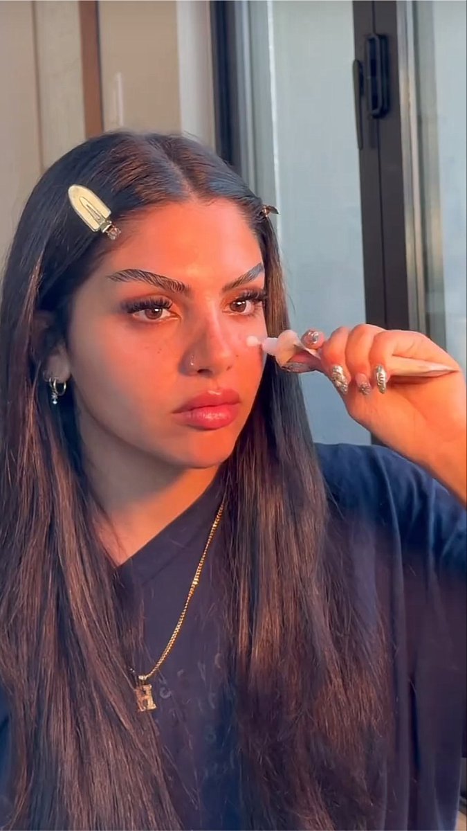hudafiles's tweet photo. Huda posted a new makeup tutorial on tiktok !

https://t.co/hyXDeVAKRG https://t.co/KeuAaOCbs1