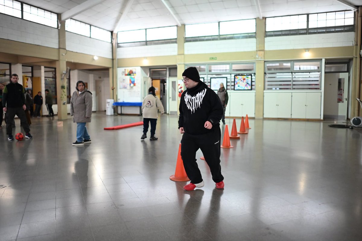 miguelsiciliano's tweet photo. VISITA A LA FUNDACIÓN IRAM: APOYANDO A QUIENES TRABAJAN POR LOS DEMÁS

La Fundación IRAM trabaja desde hace 30 años para mejorar la calidad de vida de jóvenes y adultos con discapacidad intelectual. Hoy reciben a más de 120 personas que participan de talleres y actividades con los que se promueve su autonomía, sus derechos y su inclusión en la comunidad. 

Detrás de toda esta organizacion hay algo igual de importante: un equipo de 45 trabajadores y profesionales que ponen conocimiento, compromiso y, sobre todo, mucha humanidad. Tengo la certeza de que cuando hay instituciones comprometidas, familias que acompañan y un Gobierno que escucha y articula, las oportunidades se multiplican.

Seguimos tendiendo puentes y trabajando junto a quienes hacen de la inclusión una realidad.

#HacerParaCrecer #FundaciónIRAM #Inclusión #Córdoba #Discapacidad